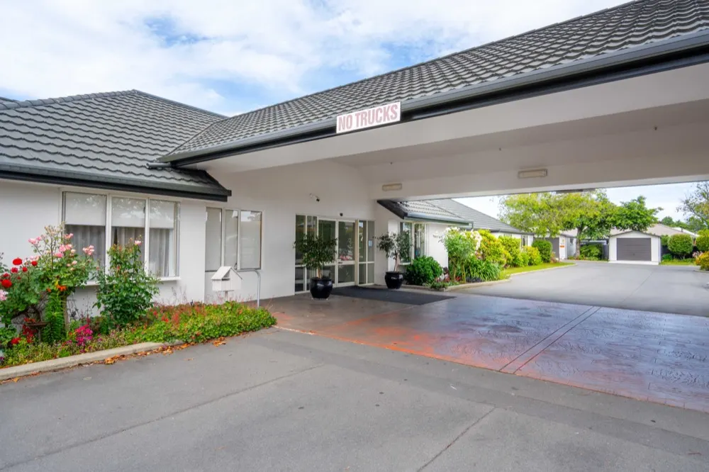 Life at Elms Court on Middlepark